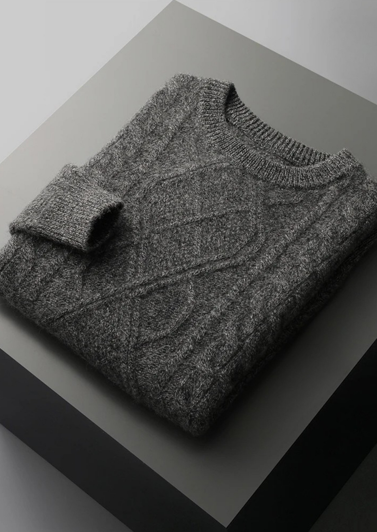 Men's Cable Knit Crew Neck Sweater - Cozy Winter Essential