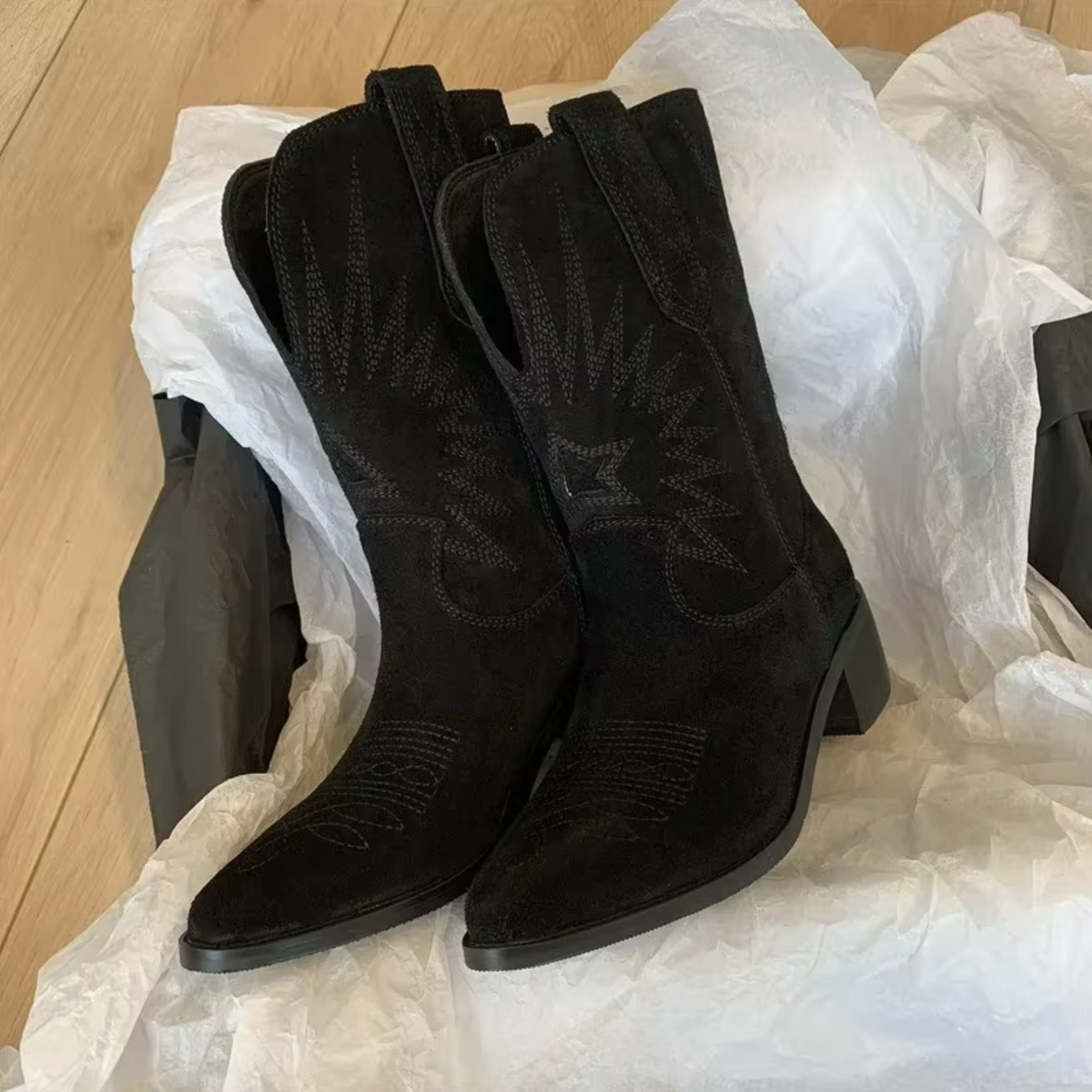 Laurie - Stylish Western Cowboy Boots for All Occasions