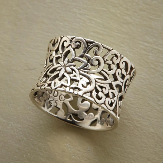 Chic Vintage Silver Hollow Ring for Everyday Wear