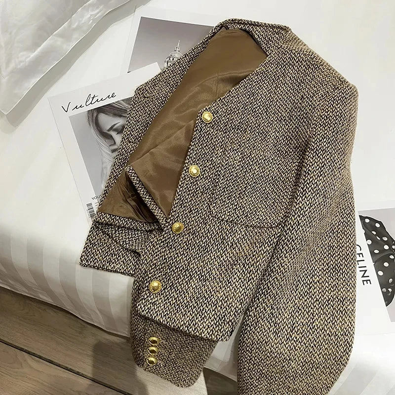 Chic Women’s Cropped Blazer with Gold Buttons for Any Occasion