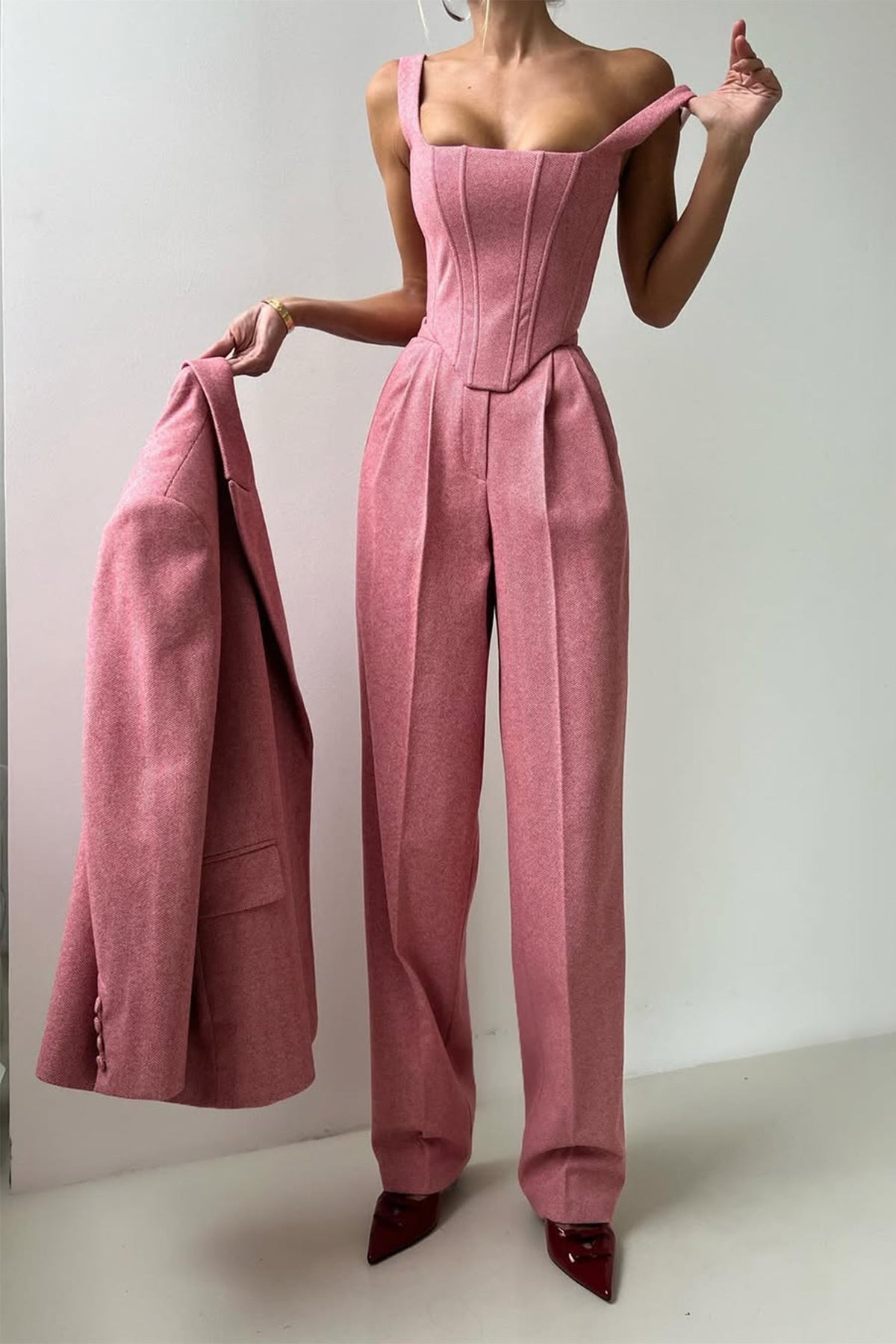 Chic Women's Three-Piece Suit: Blazer, Corset, Wide-Leg Trousers for Stylish Occasions
