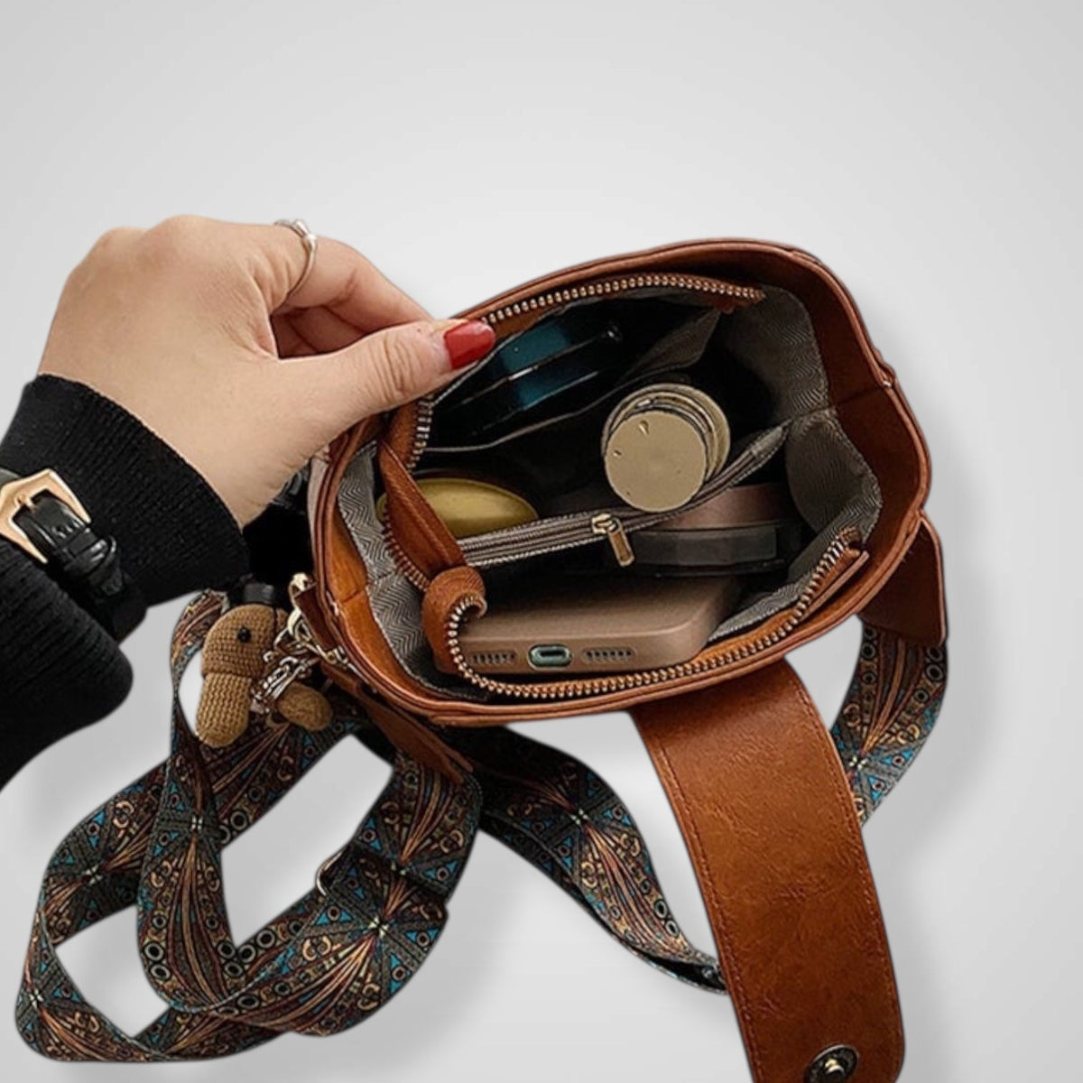 Women's Retro Shoulder Bag | Adjustable Strap & Spacious Design 8
