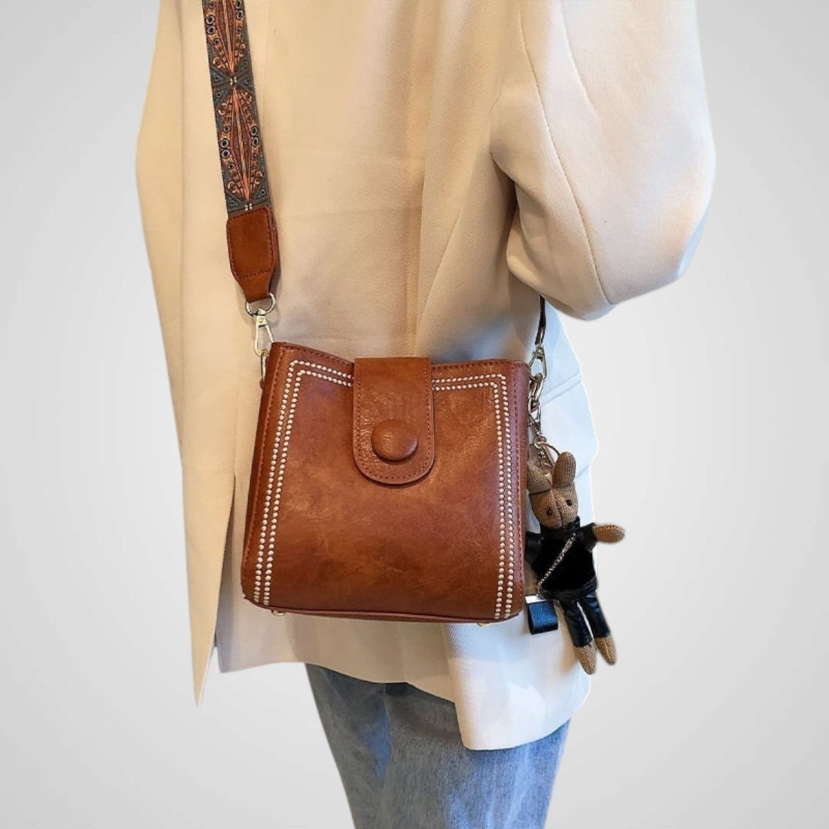 Women's Retro Shoulder Bag | Adjustable Strap & Spacious Design 3