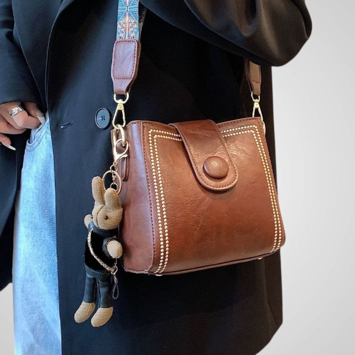 Women's Retro Shoulder Bag | Adjustable Strap & Spacious Design 5