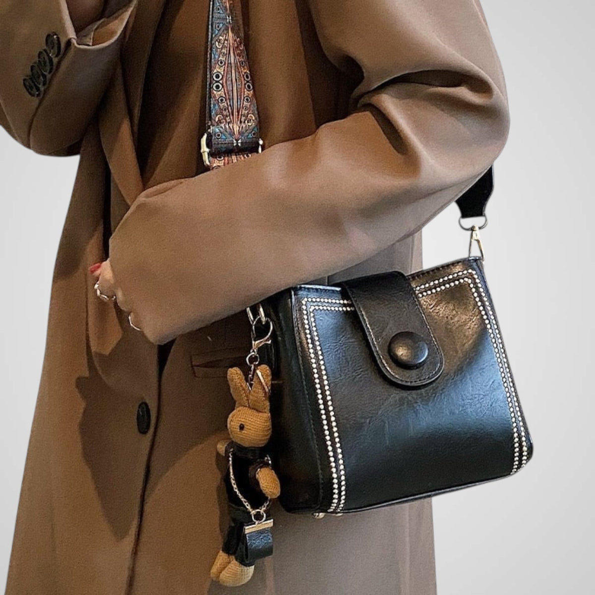 Women's Retro Shoulder Bag | Adjustable Strap & Spacious Design 2