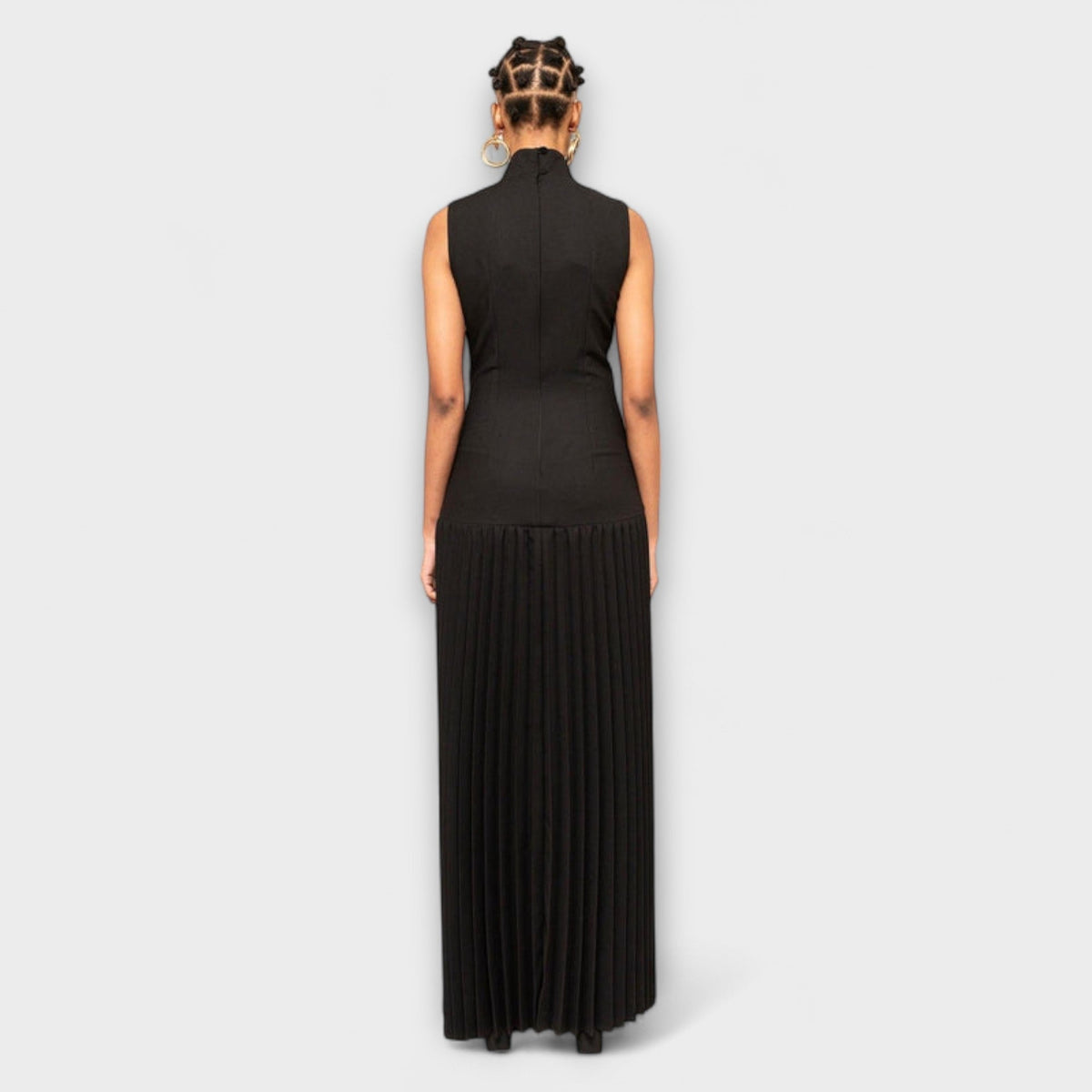 Kristen - Stylish Maxi Dress with Pleats & Cutouts for Any Occasion