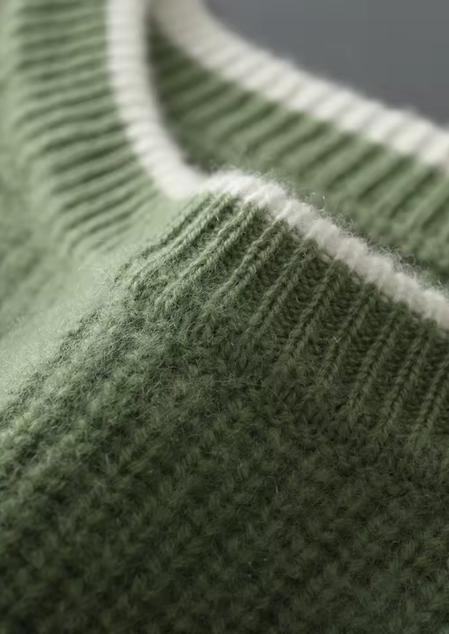 Men's Knitted Crew Neck Sweater for Year-Round Style