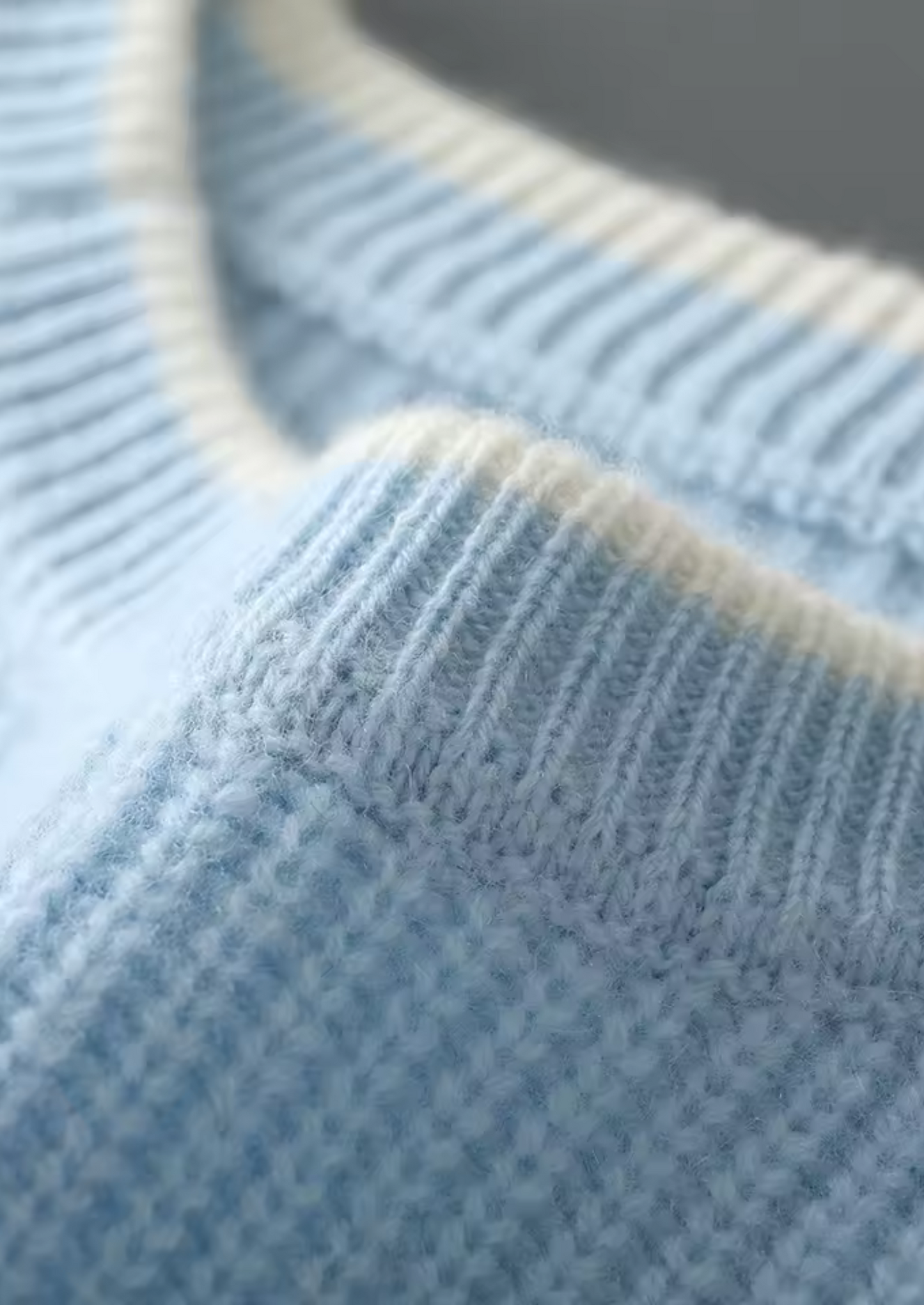 Men's Knitted Crew Neck Sweater for Year-Round Style