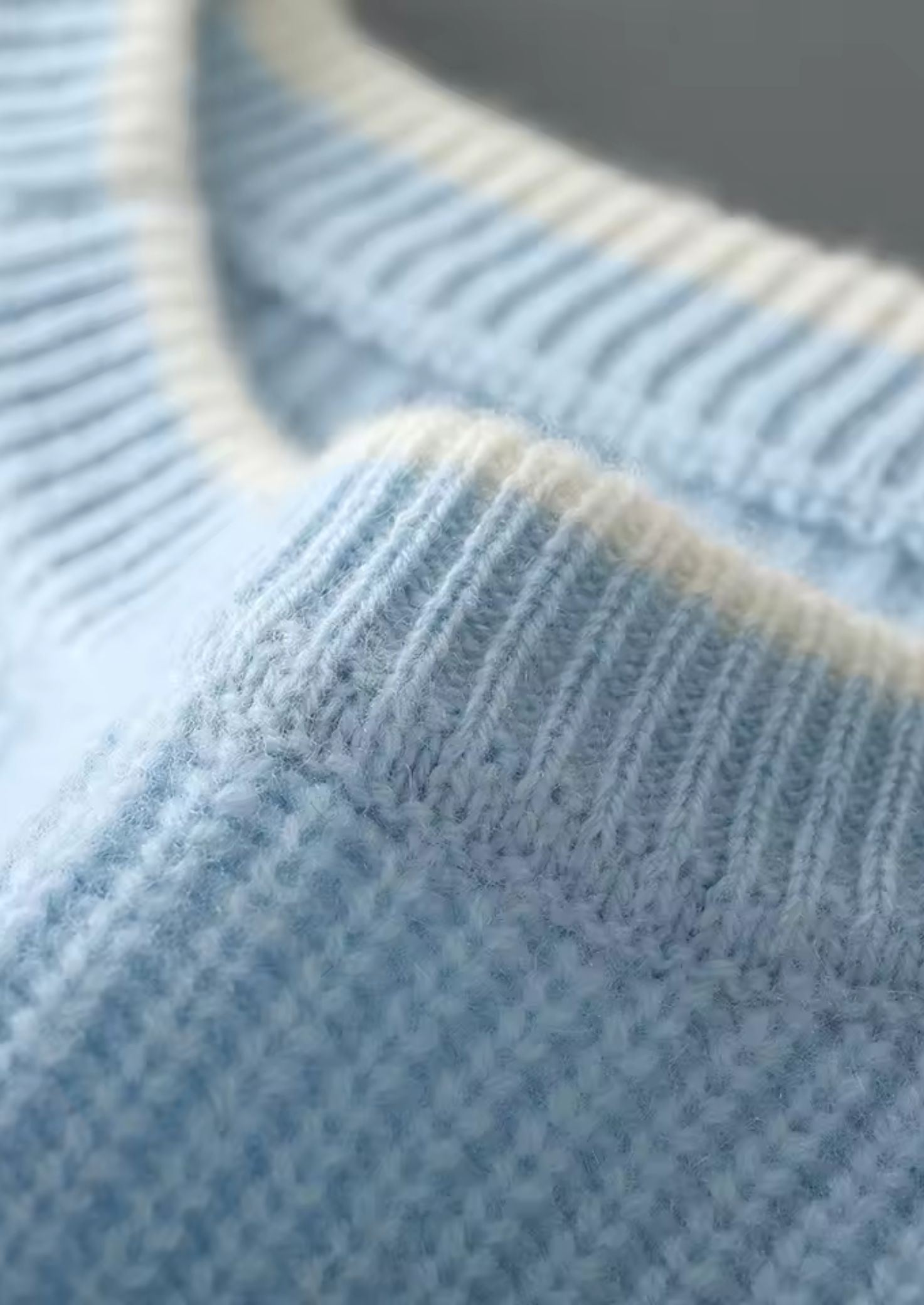 Men's Knitted Crew Neck Sweater for Year-Round Style