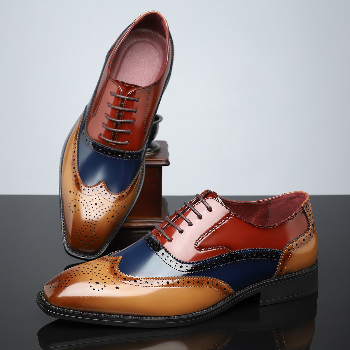 Men's Patent Brogue Dress Shoes – Stylish Wingtip Design for Formal Occasions