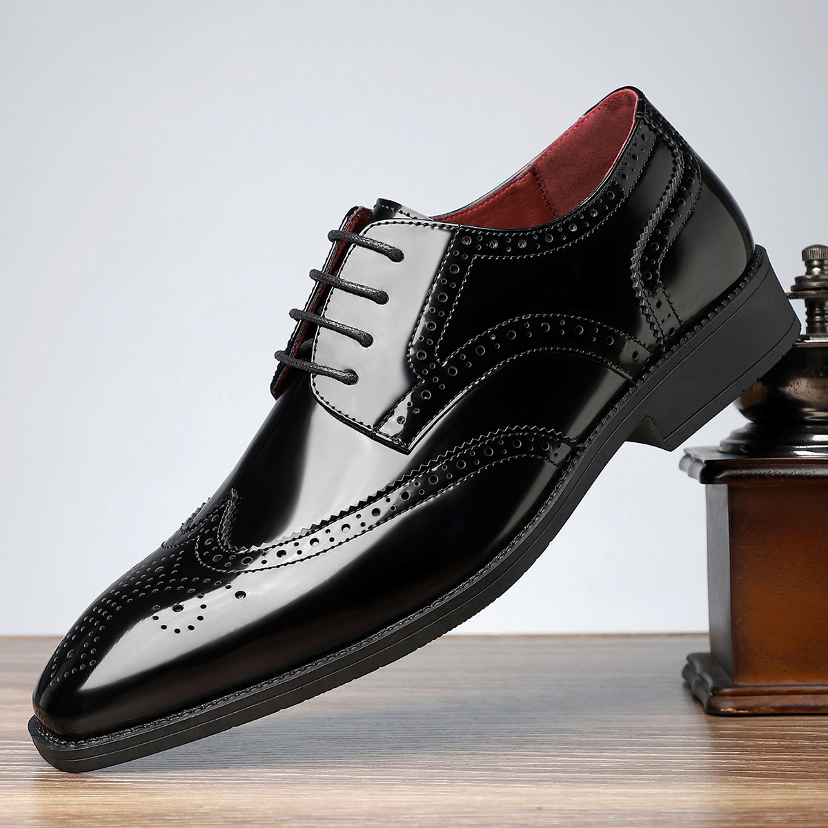 Men's Patent Brogue Dress Shoes – Stylish Wingtip Design for Formal Occasions