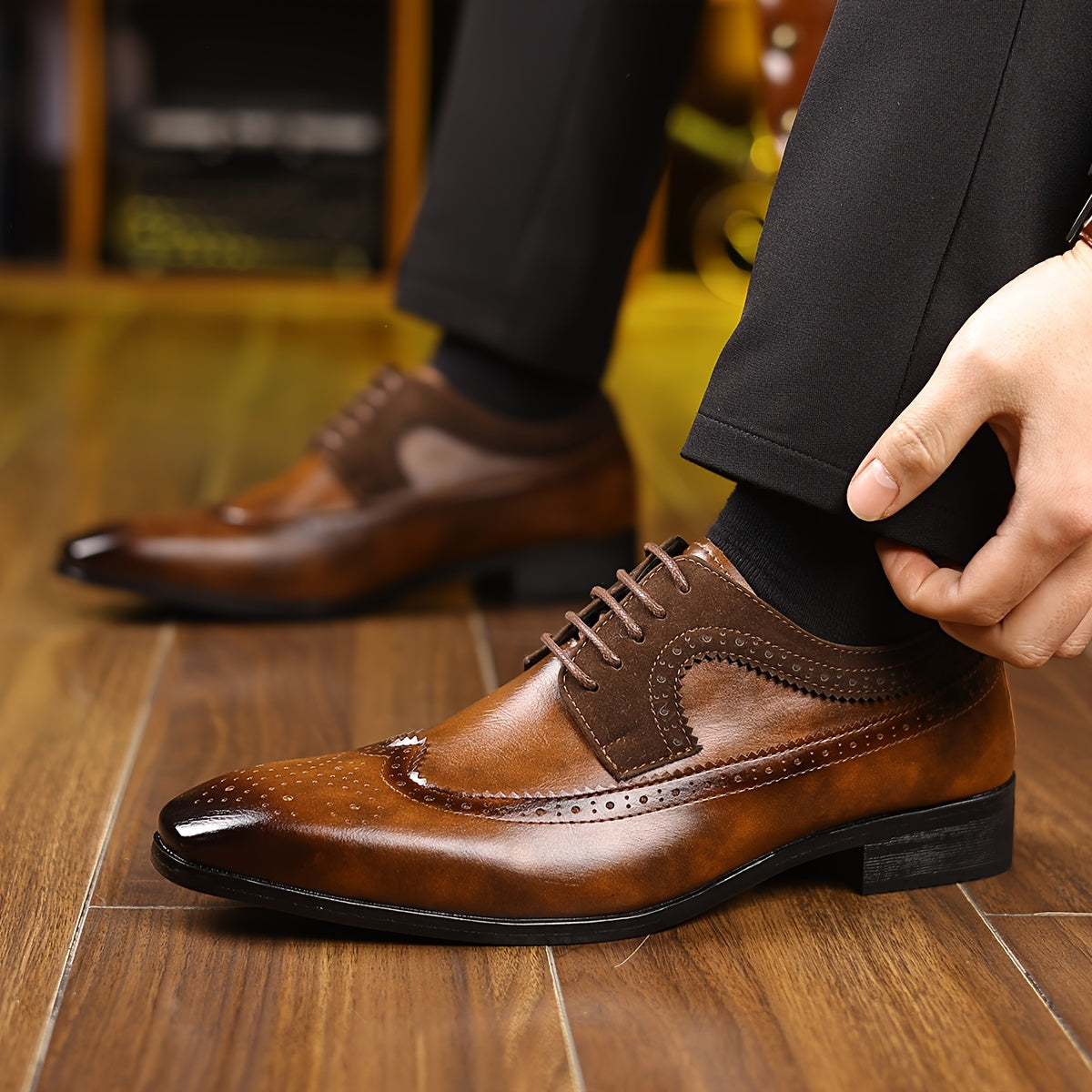 Men’s Two-Tone Brogue Oxford Shoes – Wingtip Style for Dressy Occasions