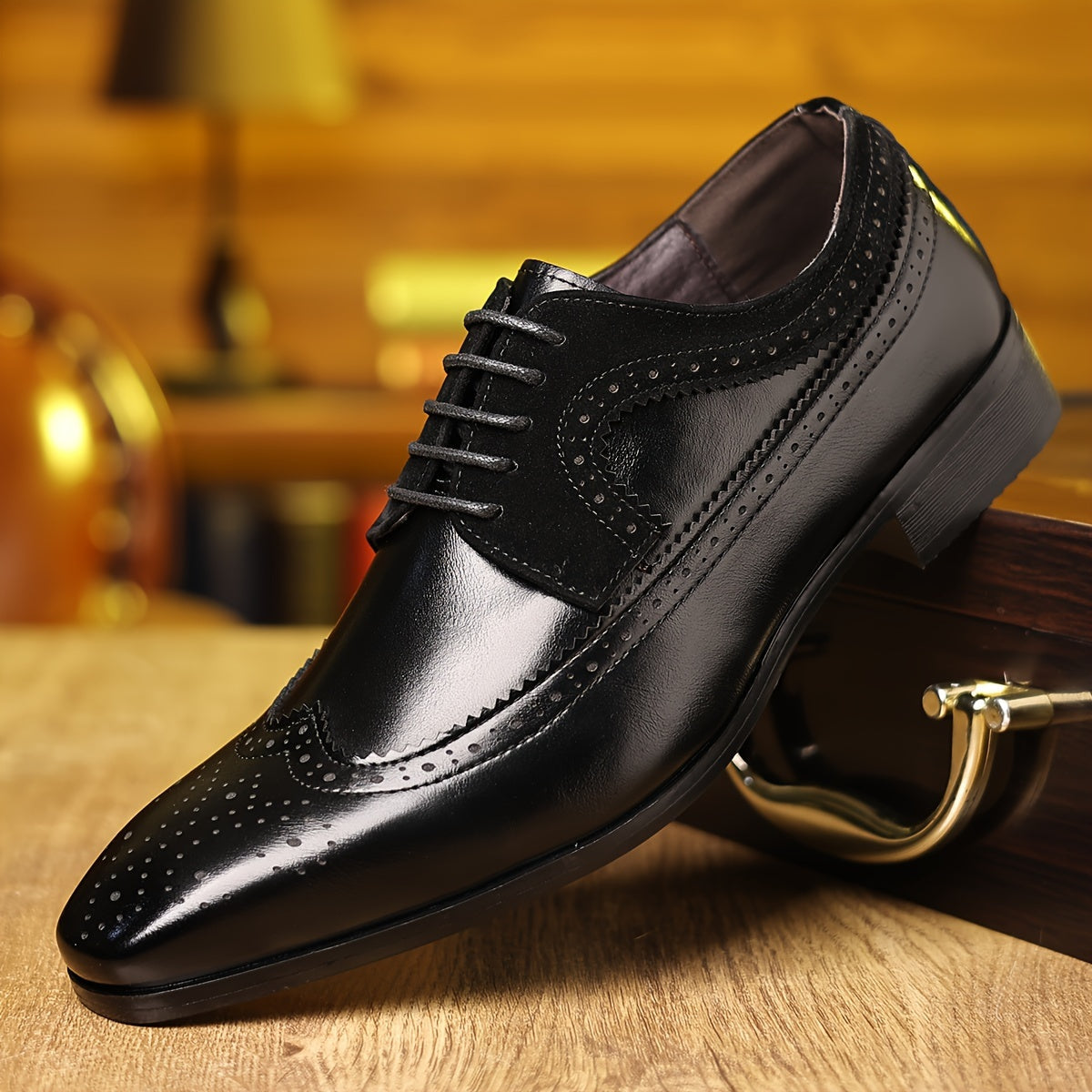 Men’s Two-Tone Brogue Oxford Shoes – Wingtip Style for Dressy Occasions