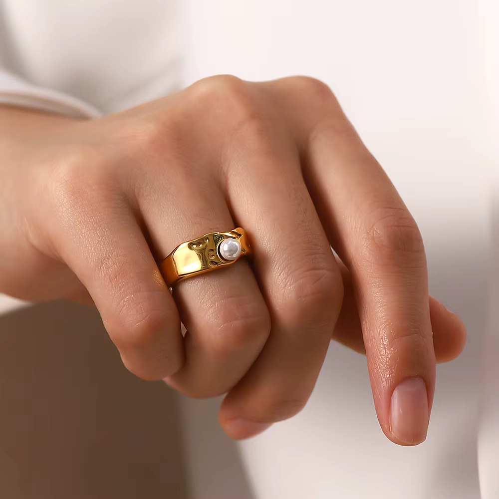 Natural Gold Pearl Ring for Stylish Occasions