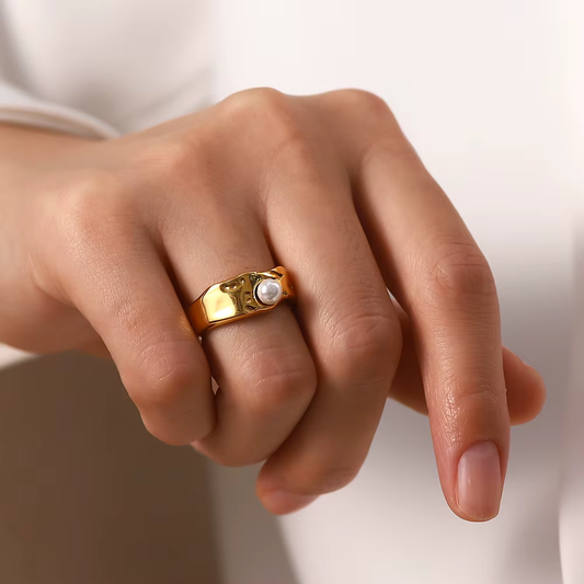 Natural Gold Pearl Ring for Stylish Occasions