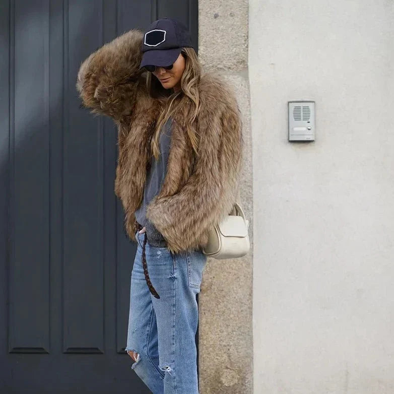 Women's Plush Fur Jacket | Warm & Weatherproof 1