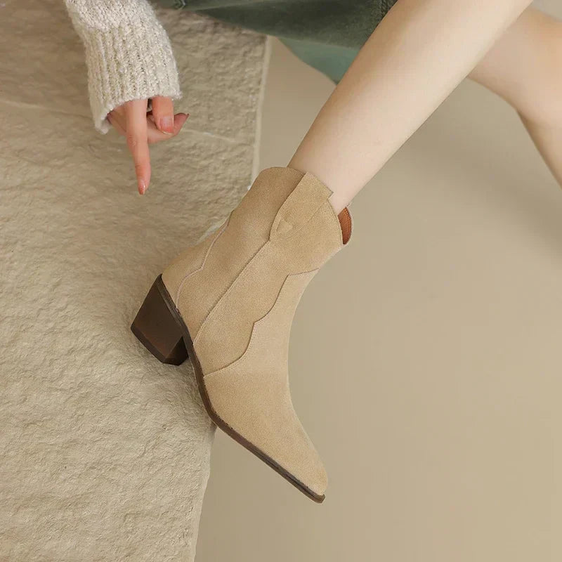 Sadie - Chic Western Ankle Boots for Every Occasion