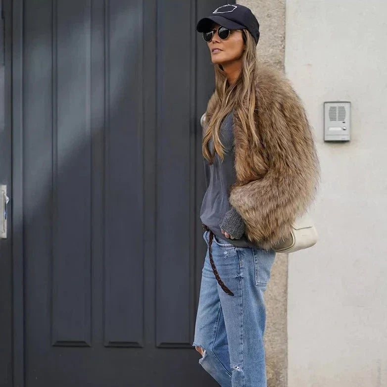 Women's Plush Fur Jacket | Warm & Weatherproof 2