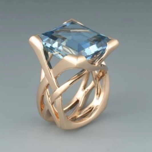 Stunning Vintage Gold Zirconia Ring for All Occasions
