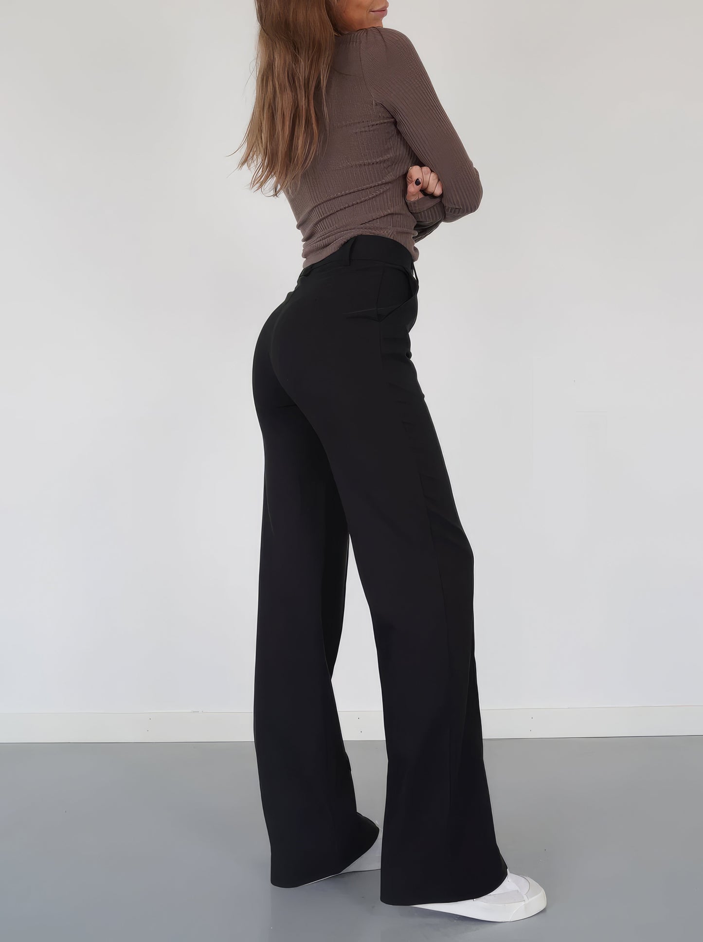 Women’s High-Waisted Straight Leg Trousers – Chic Centre Crease Design