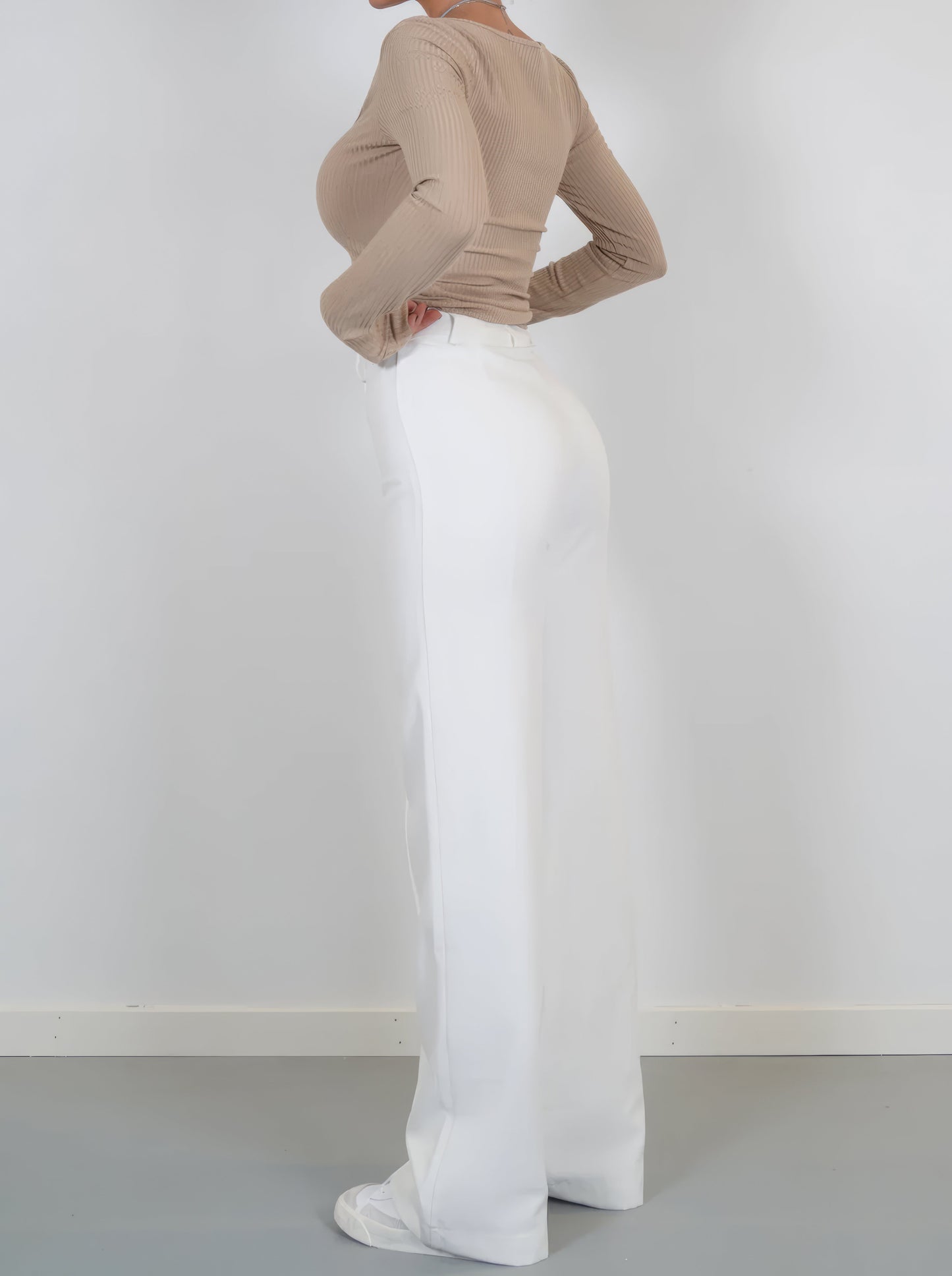 Women’s High-Waisted Straight Leg Trousers – Chic Centre Crease Design