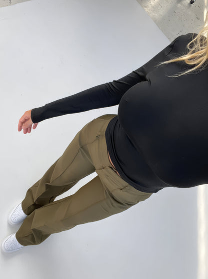 Women’s High-Waisted Straight Leg Trousers – Chic Centre Crease Design