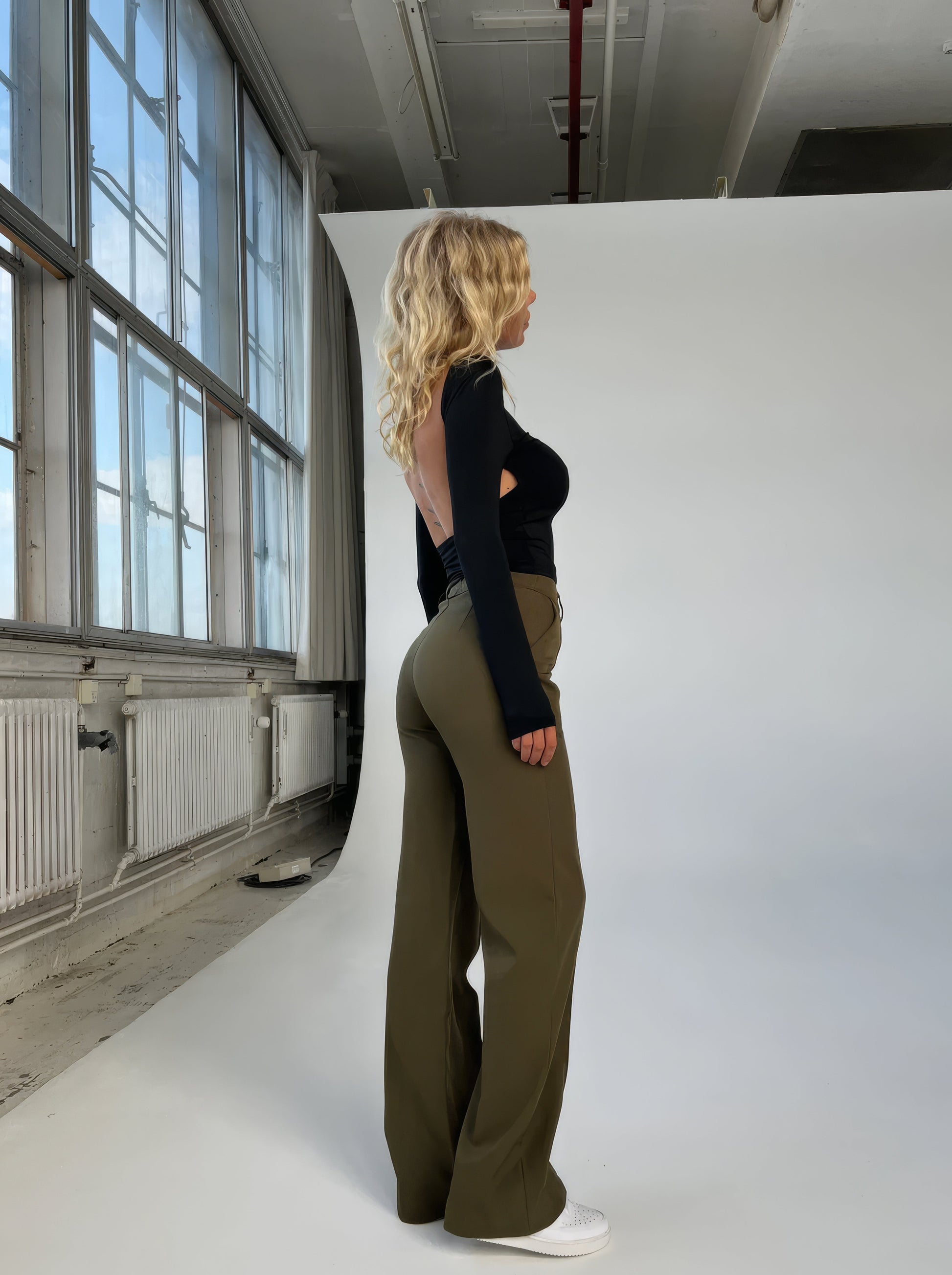 Women’s High-Waisted Straight Leg Trousers – Chic Centre Crease Design