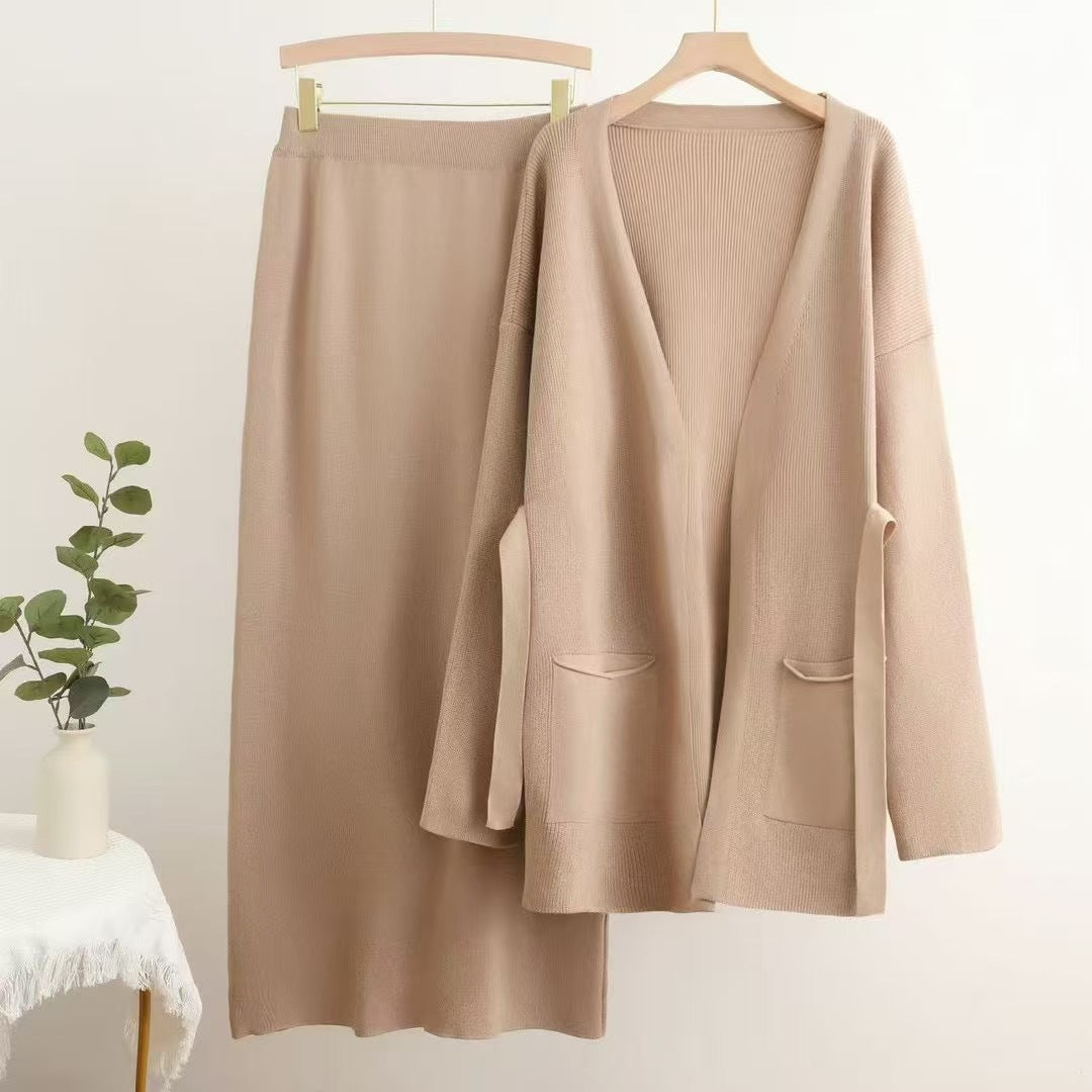 Women's Knit Set | Deep V-Neck & Practical Pockets