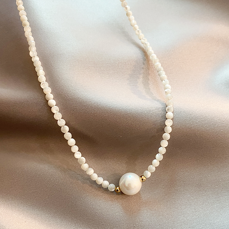 Chic Pearl Necklace for All Occasions